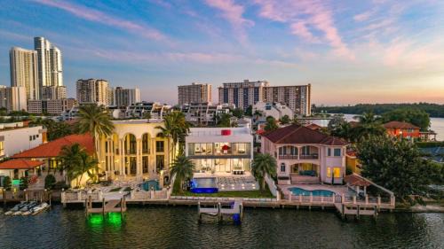 Sunny Isles Beach House | Miami Modern Heated Pool and Dock