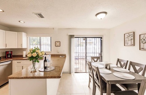 Fontainebleau House | Miami Oasis: 7 mins to Dolphin Mall+MIA. PS4+Games