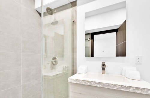 North Bay Village Villa | Miami Oceanfront 5 bedroms Hottub stunning view. 30 day min