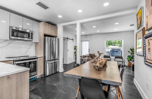 The Roads House | Miami Pool Villa. 5 min drive-> Brickell