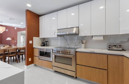 Northeast Miami Villa | Miami Retreat w/Sunset Rooftop, Pool & Game Room
