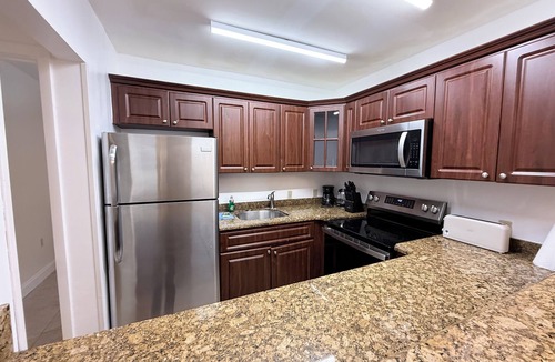 Overtown Villa | Miami Skyline 3-bedroom villa, Wynwood, Mins to Design District, Midtown, cruise