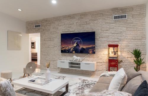 North Miami Beach House | Miami Villa with Heated Pool Luxury Stay