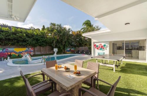 North Miami Beach House | Miami Villa with Heated Pool Luxury Stay