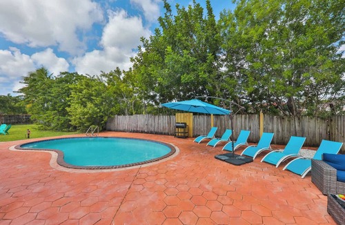 Ives Estates House | Miami Villa with Pool Near Hard Rock Stadium