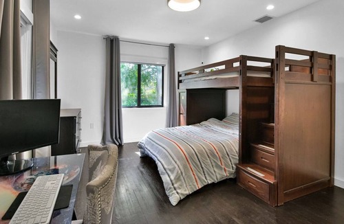 Biscayne Park House | Miami-Village of Biscayne Park-Mins to South Beach/Miami Beach