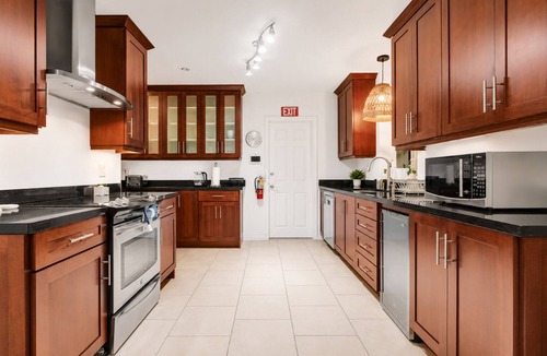 South Lake House | Miami World Cup Pool House Near Hard Rock Stadium 5 Min to Beach