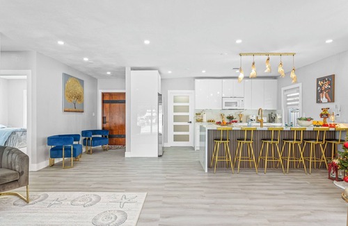 West Little Havana House | MiamiDockJacuzzi | 13ppl |Jacuzzi| NearMIA airport