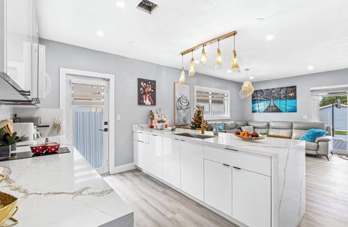 West Little Havana House | MiamiDockJacuzzi | 13ppl |Jacuzzi| NearMIA airport