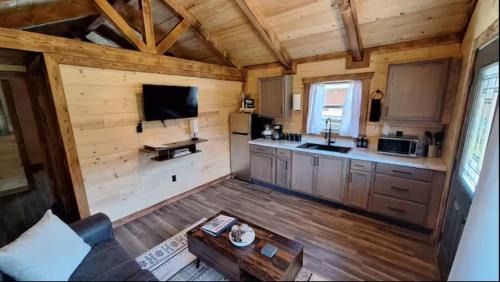 Superior House | Micham's Clark Fork River Retreat - River Front, Mountain View, Fire Pit - Cabin 2