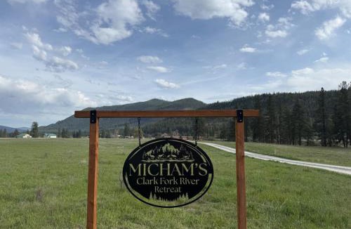 Superior House | Micham's Clark Fork River Retreat - River Front, Mountain View, Fire Pit - Cabin 3