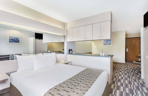 Sandston Hotel | Microtel Inn & Suites by Wyndham Richmond Airport