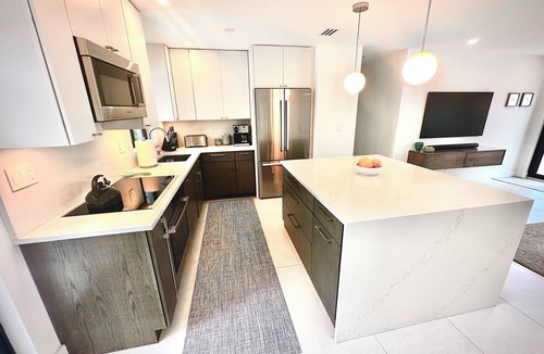 Central Corals House | Mid-Century Coastal Paradise