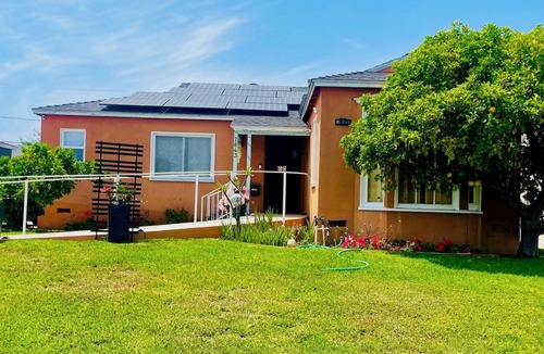 Westchester House | Mid Century Garden Retreat near So-Fi and LAX