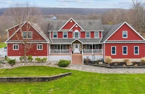 Newburgh Villa | Mid-Hudson Estate: 11 acres, 1 hr to NYC