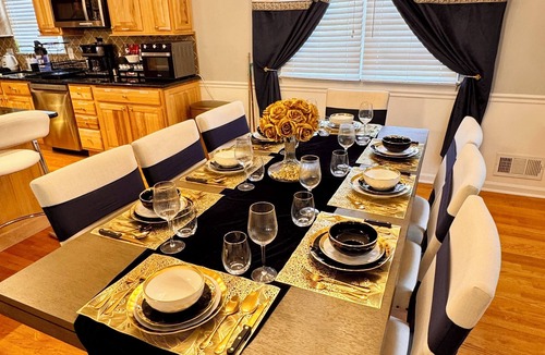 Hybla Valley House | Mid-Term Luxury Family Stay/Hot Tub, 2 Fire Pits, Sauna, Massage Chair & Arcade