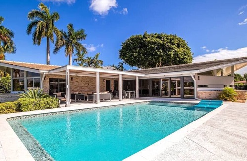 Coral Ridge Villa | Middle River Mod Manor