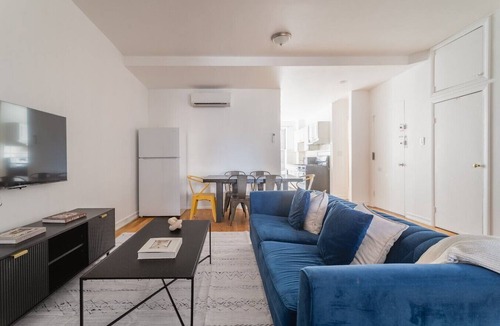 Garment District Apartment | Midtown NYC 3BR/1BA Apartment Perfect for Groups!