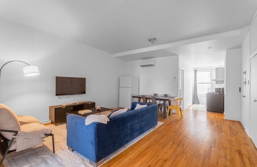 Garment District Apartment | Midtown NYC 3BR/1BA Apartment Perfect for Groups!