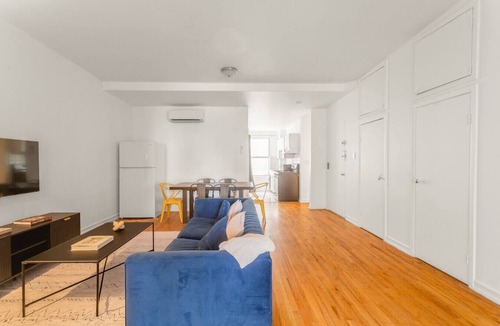 Garment District Apartment | Midtown NYC 3BR/1BA Apartment Perfect for Groups!