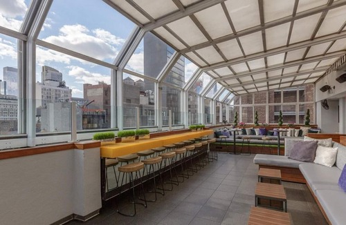 Midtown Resort | Midtown NYC Double Room – Walk to Times Square, Grand Central & Fifth Ave