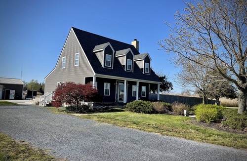 Smyrna House | Mill Creek River House with hot tub Smyrna Dover riverfront with kayaks