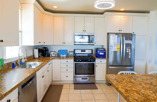North End Condo | Millionaire's Oceanfront 'Dream Haven' PET FRIENDLY, ELEVATOR