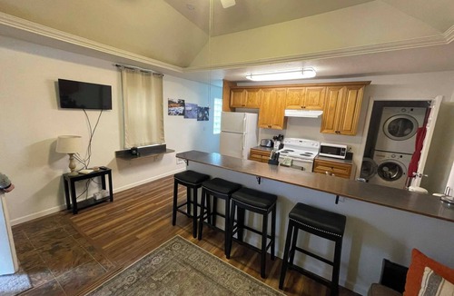 Hot Springs Apartment | Mineral Soak Retreat, sleeps 4, dog friendly