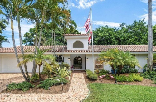 Boca Raton Villa | Mini golf and lake view villa near ocean front and beach
