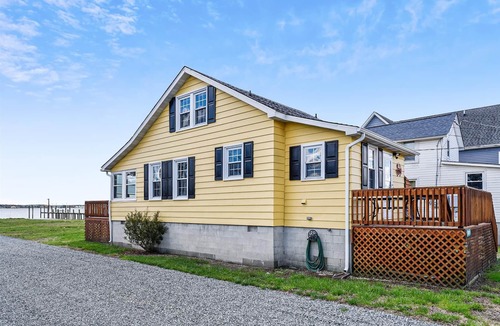 Long Neck House | MINI-WEEKS AVAILABLE ALL YEAR! CLASSIC BEACH HOUSE RIGHT ON THE BAY - Just what you've been looking for!