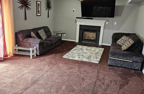 Fredericksburg House | Mins To Hospitals Pool Table BBQ Grill no hottub