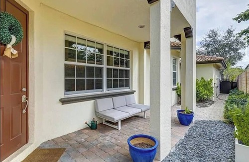 Lake Ridge House | Mins to Las Olas with Pool, Near Beach & Dining