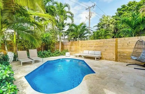 Lake Ridge House | Mins to Las Olas with Pool, Near Beach & Dining