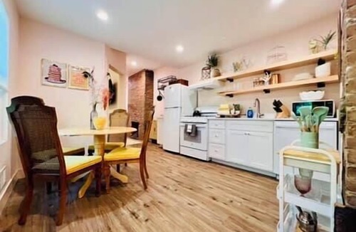 Pittsburgh House | Mins to Stadiums & Steps to Northside and AGH