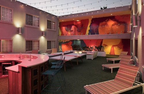 Venice Hotel | Minutes Away from The Venice Beach Drum Circle! Heated Outdoor Pool, Bike Rental