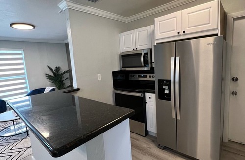 West Park House | Minutes from beaches, airports & stadium.