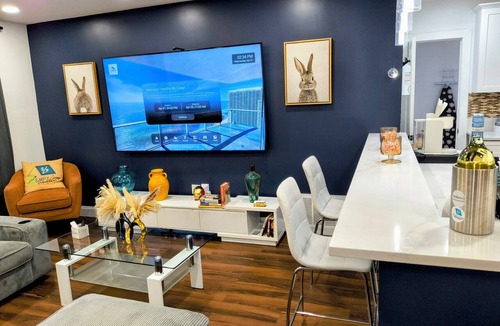Miramar House | Miramar Game Room Home Arcade · King Bed 15 Min to Beach