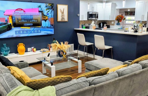 Miramar House | Miramar Game Room Home Arcade · King Bed 15 Min to Beach
