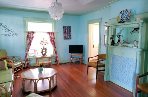Chincoteague House | Misty Morning Spacious in town home, NO LINENS PROVIDED