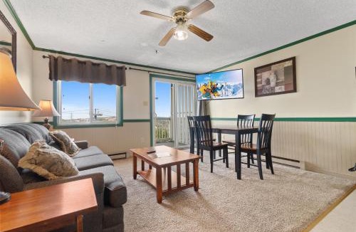 Edray Apartment | ML240 Mountain Views Next to slopes Gated Parking