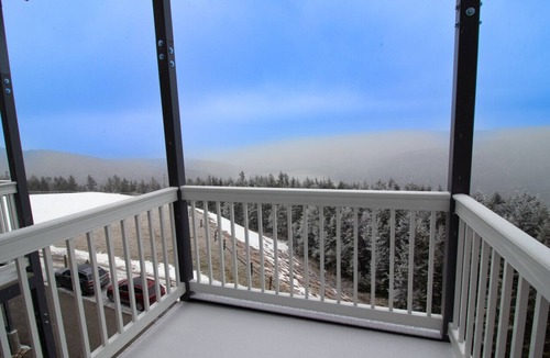 Edray Apartment | ML390 King Bed Sleeps 8 Quiet Mountain View WiFi