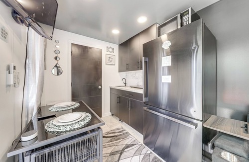 West Park Apartment | Mod Bungalow w/Ultra-Private Outdoor Hang Space!