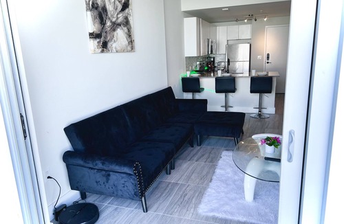 Dania Beach Condo | MODERN 1 BEDROOM 1 BATHROOM CONDO NEAR FLL AIRPORT