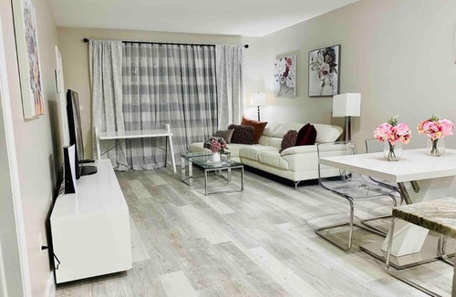 Aventura Apartment | Modern 1BR 2BA Condo 1Block to Aventura Mall