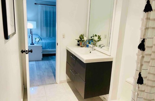 Aventura Apartment | Modern 1BR 2BA Condo 1Block to Aventura Mall