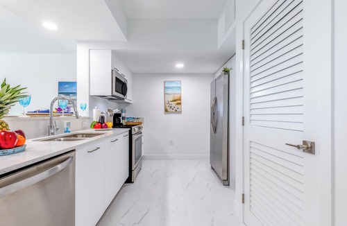 Parkside Apartment | Modern 1BR Apt in Hollywood, FL – 5 Mins to Beach, W/Pool, Gym, & Free Parking