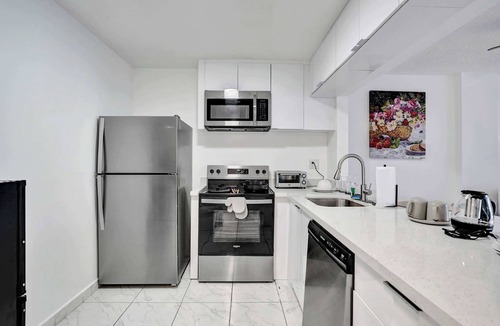 Golden Glades Apartment | Modern 1BR Getaway Near Hard Rock Stadium