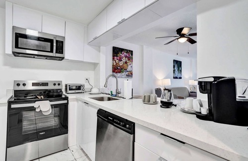 Golden Glades Apartment | Modern 1BR Getaway Near Hard Rock Stadium