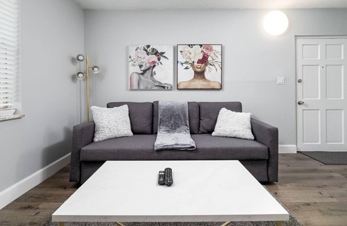 Victoria Park Villa | Modern 2 Bd Apartment In Victoria Park, Fort Lauderdale