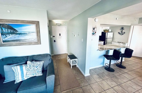 Little Salisbury Condo | Modern 2-bedroom condo steps from beach in Ocean City with pool and views